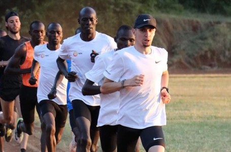 Julien by měl běžet maraton co nejdřív, tvrdí "keňský parťák" Homoláč