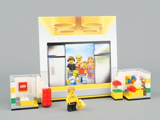 Review: 40359 LEGO Store Picture Frame