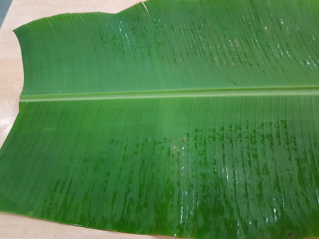 素香蕉叶饭 Vegetarian Banana Leaf Rice rm$8.50 & 牛奶奶茶 Susu Lembu Teh Tarik rm$3.40 @ Restoran Sri Nirwana Maju USJ9
