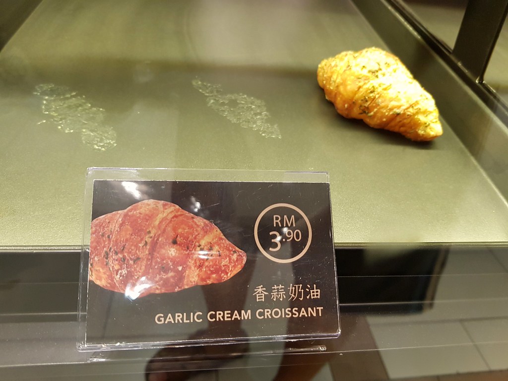 香蒜奶油 Garlic Cream Croissant rm$3.90 @ ホーンス Honzu at Aeon Big SS16