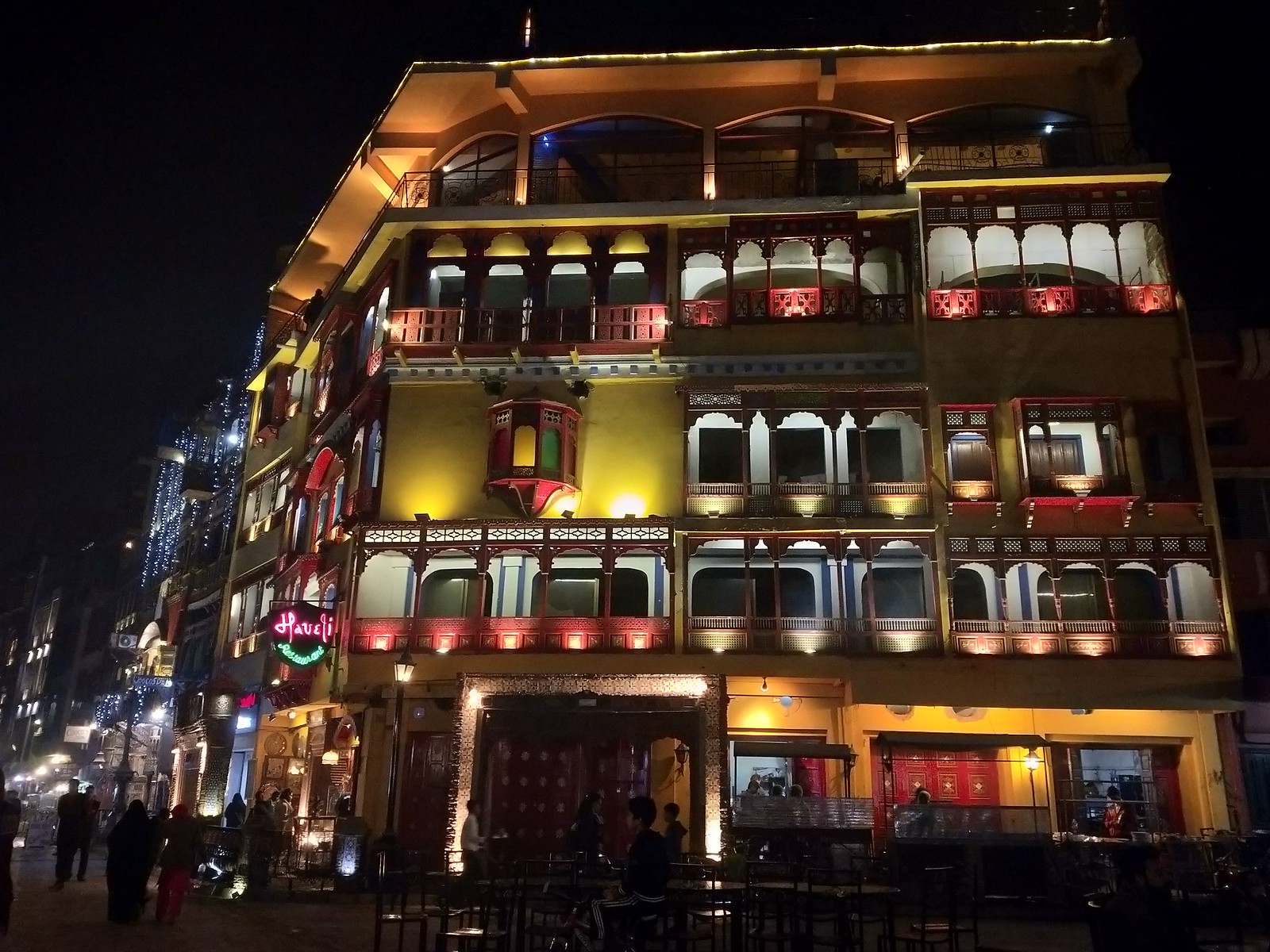 Building Picture at Night with HDR mode on Realme 2 Pro