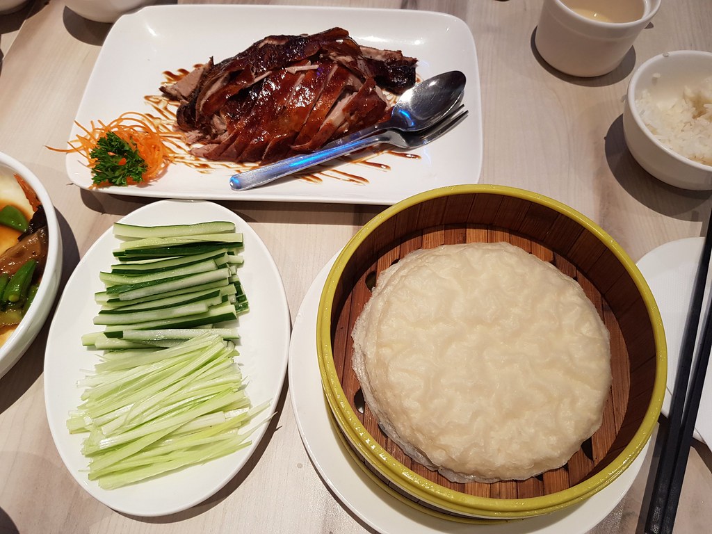 北京片皮鸭(半只) Roast Peking Duck w/Pancake rm$45.80 @ 乡村烧鸭 Village Roast Duck in Sunway Pyramid