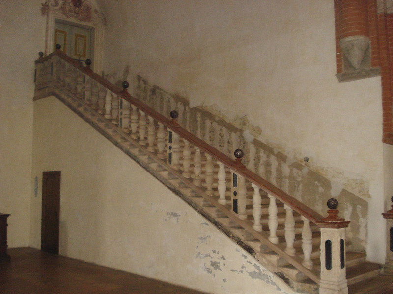 012-лестница из церкви в дормиторий