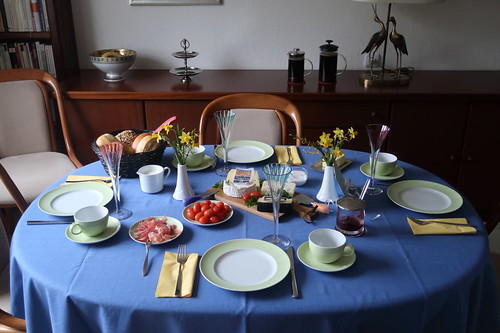 Frühstück am Sonntagmorgen (Tischbild)