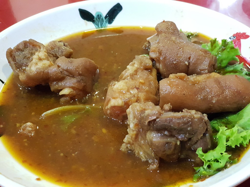 猪脚 Pork Knuckle rm$28 @ 新芽龙 Sin Geylang Restaurant l at 8th Row, Georgetown Penang