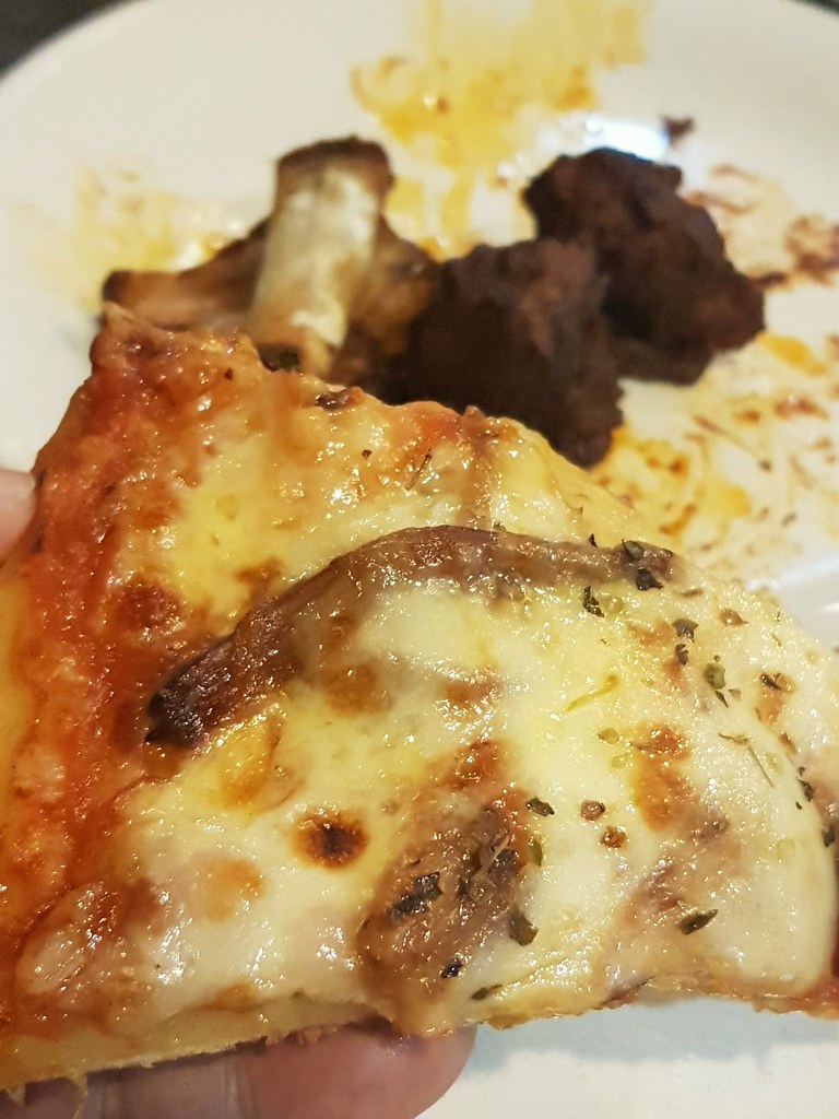 手撕豬肉披薩 Skippy's Pulled Pork(R) rm$28.90 @ Skippy's Pizza at PJ Phileo Damansara 1