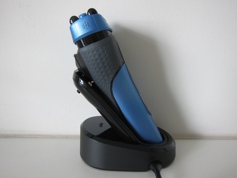 Braun CoolTec CT 4S Shaver - In Cradle - Side