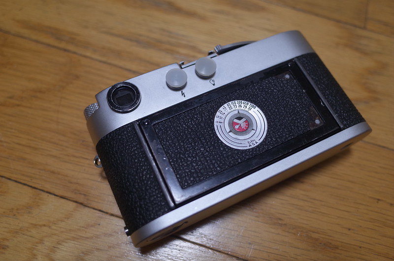 Leica M2背面