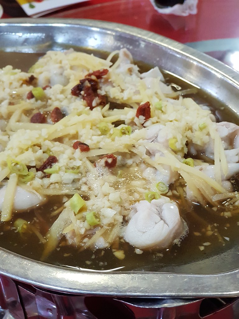 清蒸田鸡(两只) Steamed Frog rm$24 @ 新芽龙 Sin Geylang Restaurant l at 8th Row, Georgetown Penang