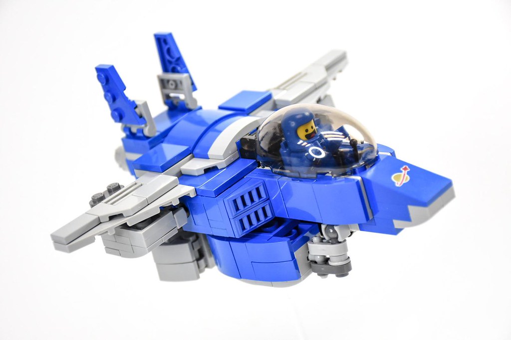 Benny’s Marcoss spaceship spaceship spaceship! This time I created Benny’s spaceship based on the style of Macross. It can be fully transformed into Jet, Walker and Robot mode. Hope you all like it. # #legomovie #legomoc #macross