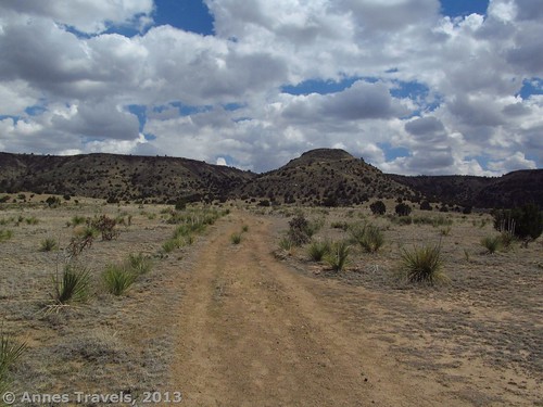 The trail suddenly turns at the 2-mile mark toward Black Mesa - note the 