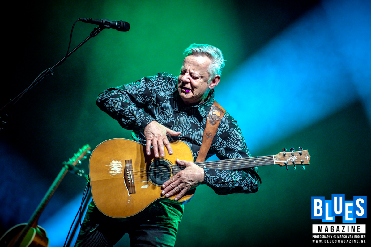 Tommy Emmanuel with special guest JD Simo