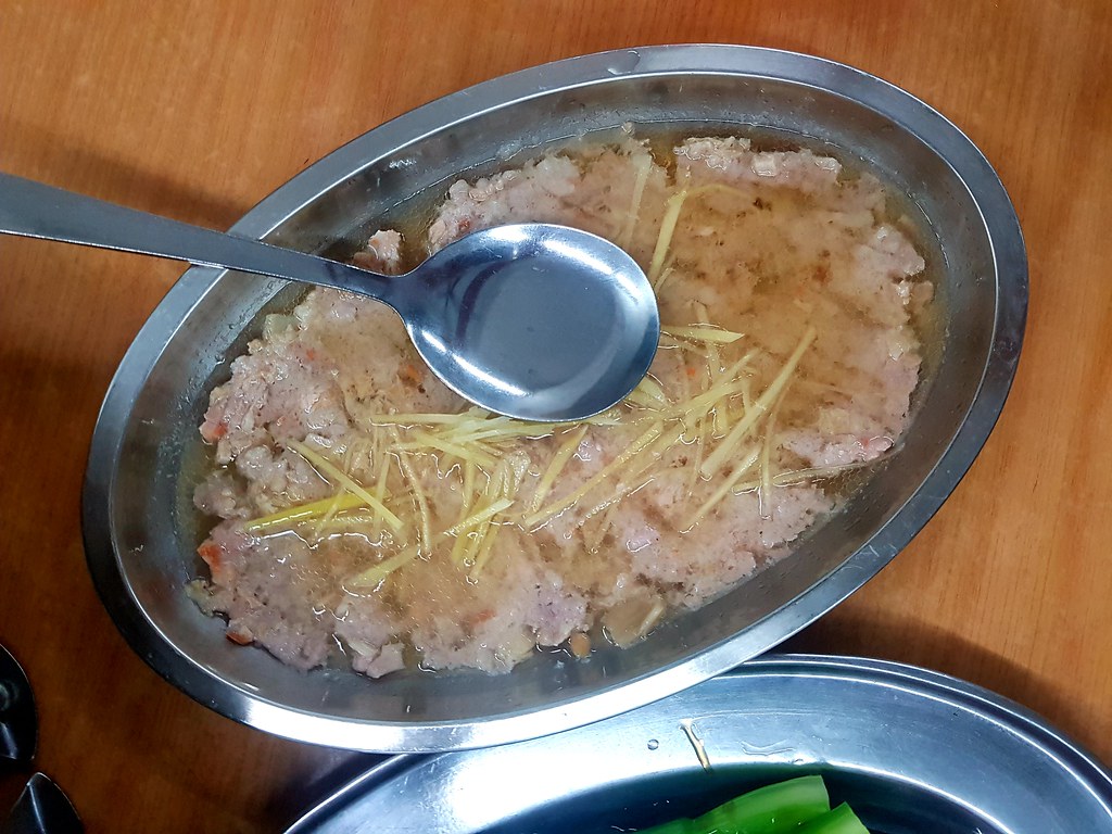 吊片蒸肉碎饼 Steam Pork with Cuttlrfish Slices rm$15 @ 蕉賴四樓馳名蒸魚頭 Flat Cheras Restaurant at Taman Subang Permai