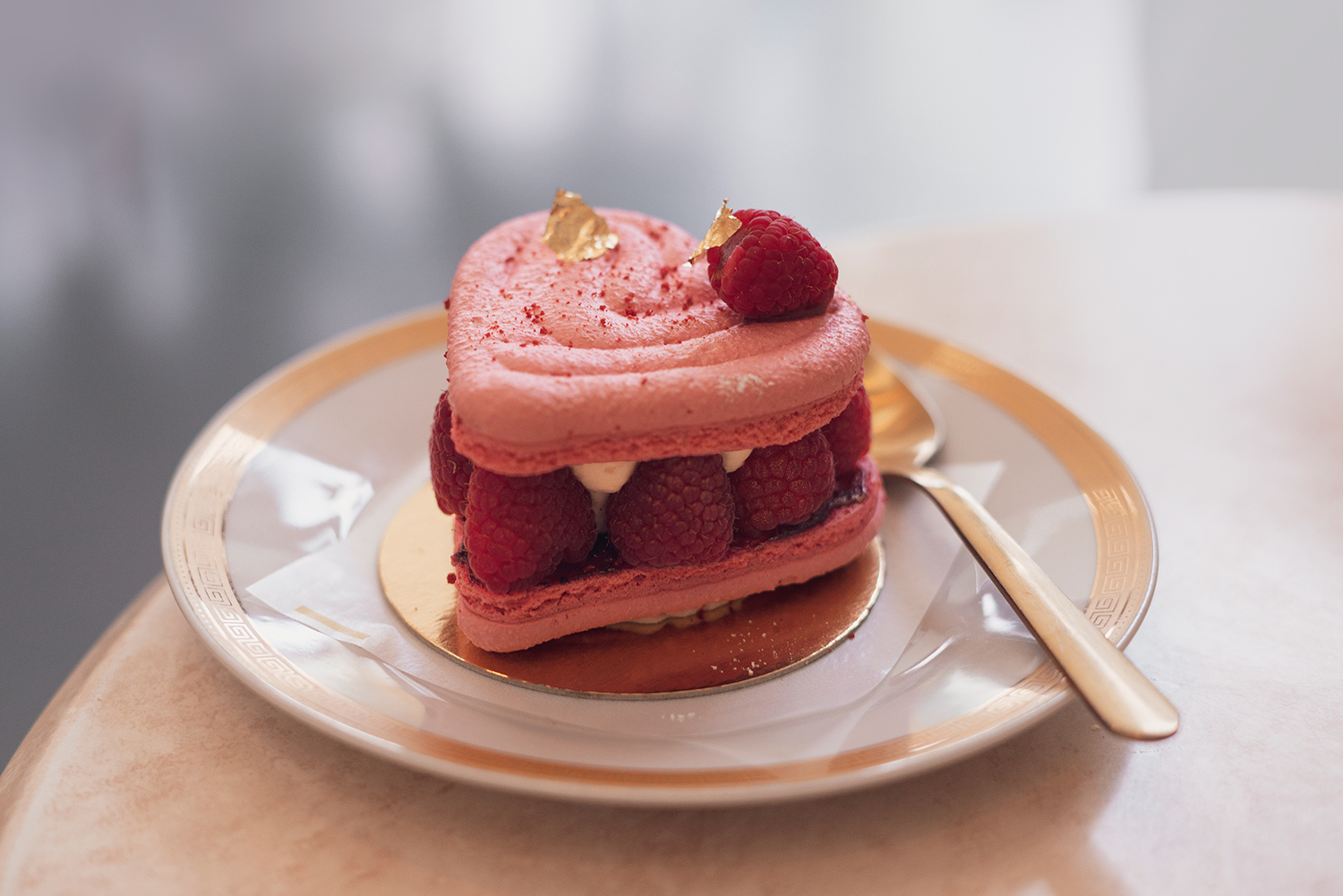 01luckybrand-valentinesday-love-heart-macaron-dessert