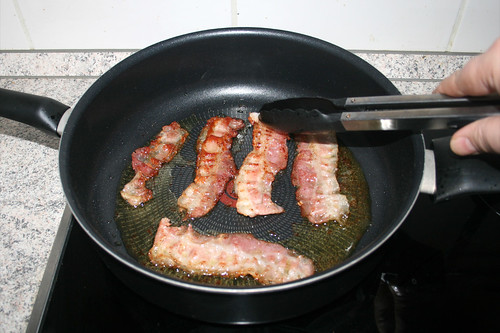 18 - Speckstreifen anbraten / Fry bacon stripes