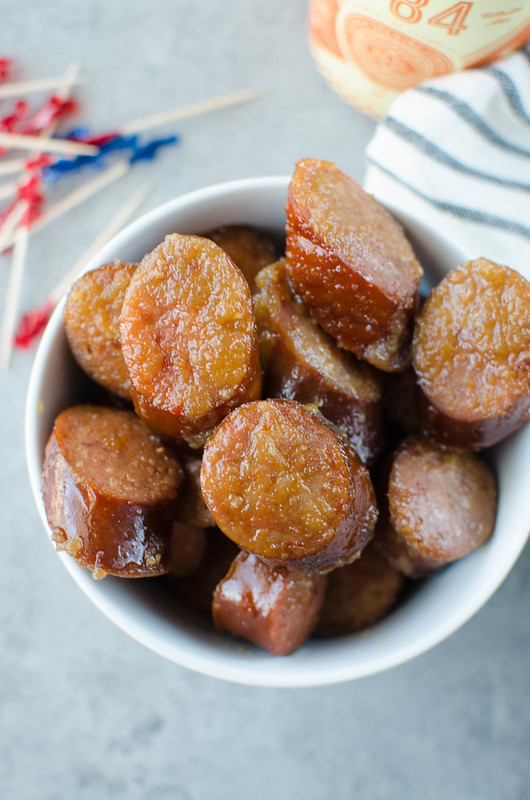 Slow Cooker Apple Kielbasa Bites - sliced kielbasa in a sweet and spicy sauce. Only 5 ingredients and cooked in the crockpot! Perfect for a weeknight dinner or an easy appetizer.