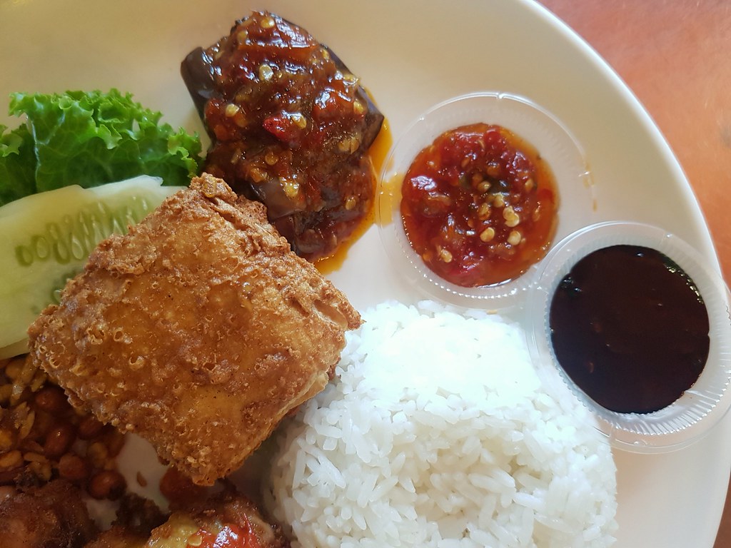 印尼炸鸡饭 Ayam Penyet rm$12 @ Ayam Penyet Surabaya USJ9