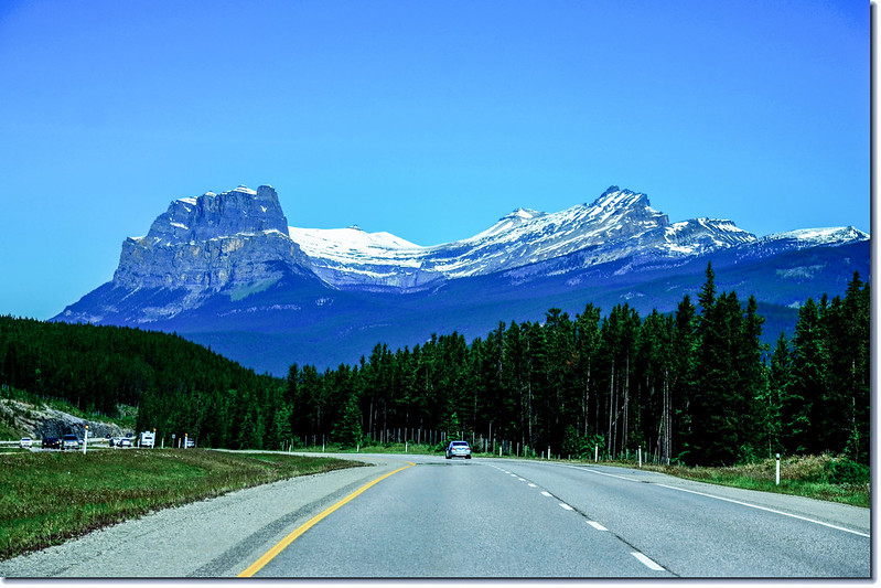 The scenery along  AB-93 N(Icefields Parkway) (2)