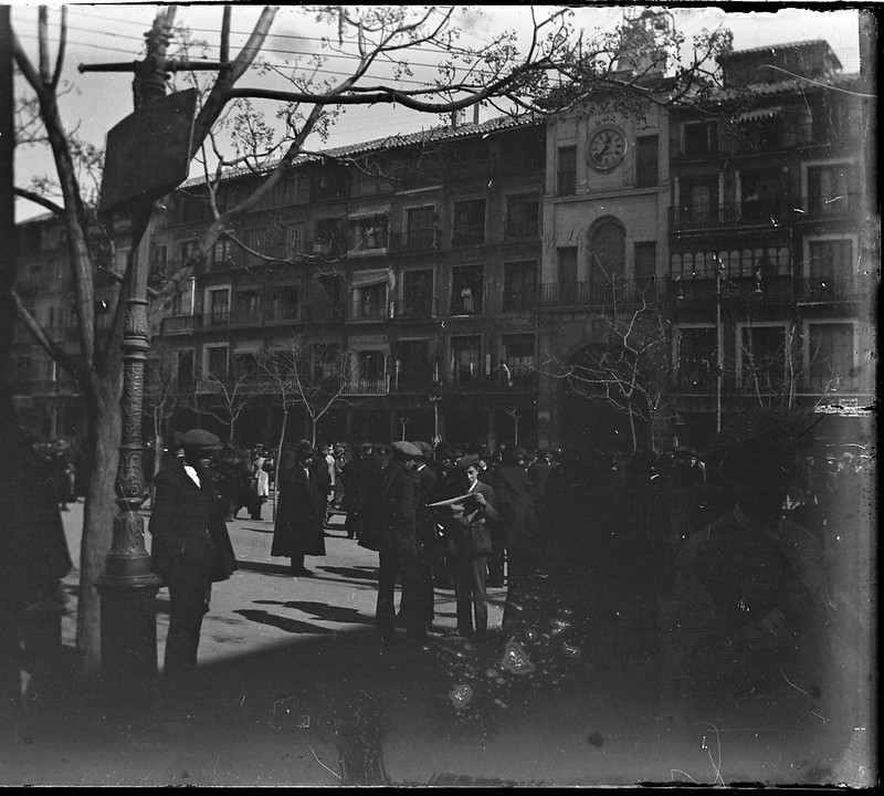 Plaza de Zocodover de Toledo el 24 de febrero de 1918. Fotografía de Carles Batlle Ensesa © Ajuntament de Girona. CRDI (Carles Batlle Ensesa)