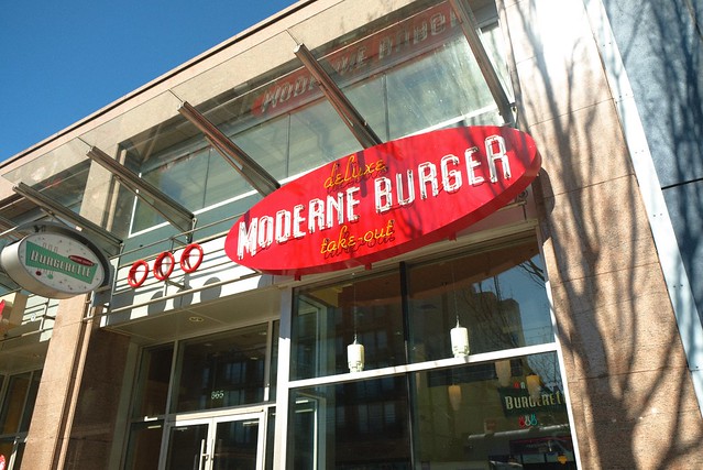 Moderne Burger Burgerette | Fairvew Slopes, Vancouver
