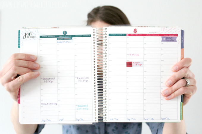 Struggling to manage your time and get everything done in your busy mom life? Here's the secret to getting things done and staying on top of your schedule! It's easier than you might think!