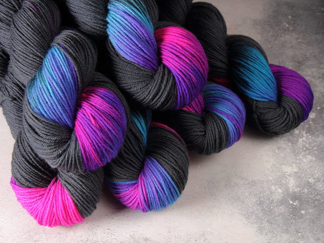 Dynamite DK – pure British wool superwash hand-dyed yarn 100g – ‘Energy Flash’