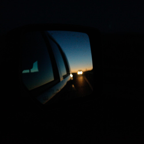 arizona ashfork myroadtripamerica pinaveta az mirror us vereinigtestaaten usa car night lights sunset blue
