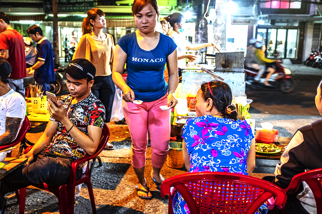 Sidewalk shellfish joint in District 6--Saigon 2