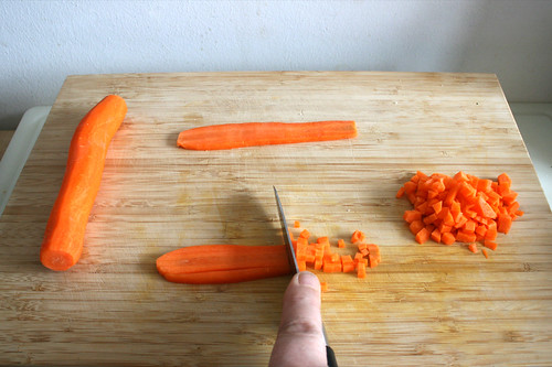 04 - Möhren würfeln / Dice carrots