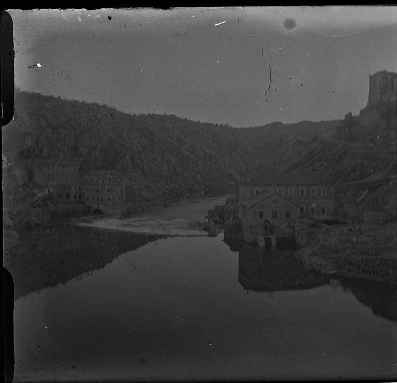 Río Tajo y Turbinas de Vargas vistos desde el Puente de Alcántara de Toledo el 24 de febrero de 1918. Fotografía de Carles Batlle Ensesa © Ajuntament de Girona. CRDI (Carles Batlle Ensesa)