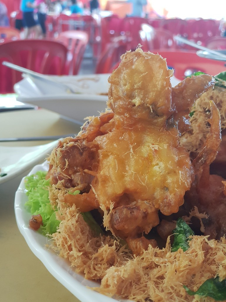 奶油软壳蟹三只 Butter Soft Shell Crab rm$36 @ 亚三峇都港海鲜饭店 Restaurant Asam Batu Laut, Tanjung Sepat