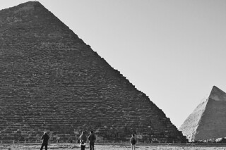 Giza - Pyramids Khufu Khafre bw