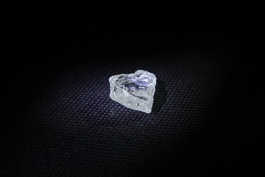 Компания «АЛРОСА» нашла алмаз в форме сердца ко Дню всех влюбленных