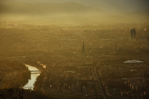 velaturetorinesi turinshaze foschia mist torino turin paesaggio landscape moleantonelliana fiume river po grattacielosanpaolo luce light