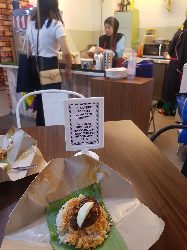 马来椰酱饭加蛋 Nasi Lemak w/Egg $3+rm$1 @ Mashie's at Food Garden in UOA Business Park, Shah Alam