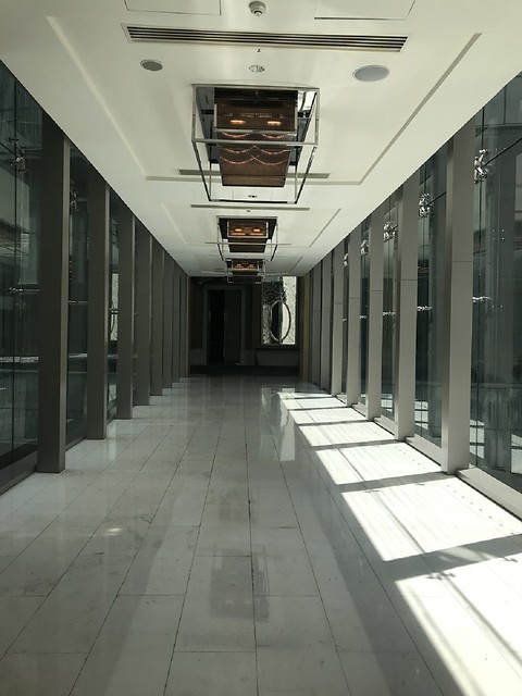 Shangri-la Hotel walkway