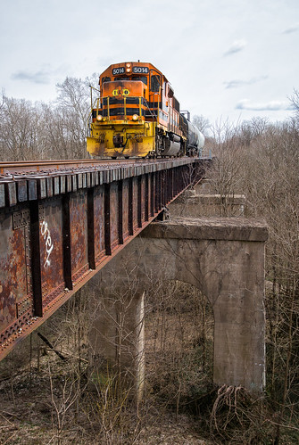 emd gp402 train trains iory indiana ohio railroad rail road rails greenfield oh bo division national limited bridge short line shortline csx genesee wyoming 5014