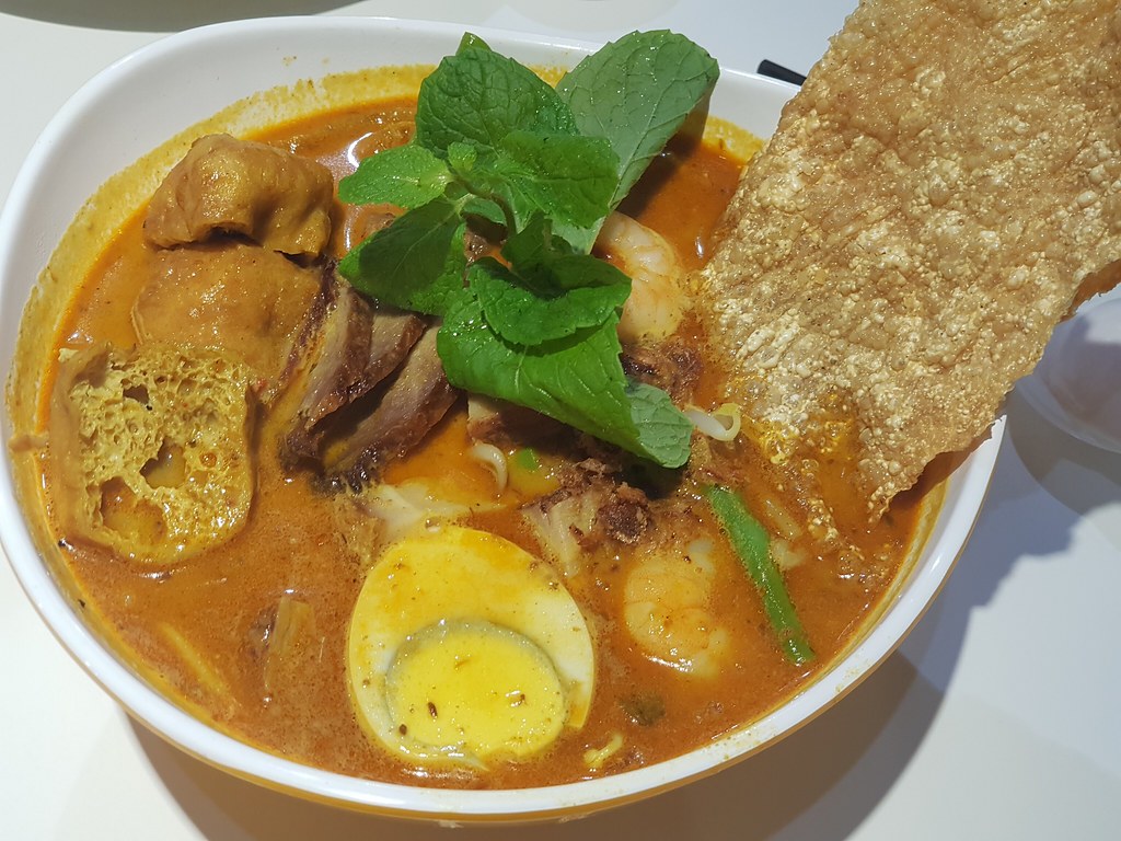 三宝咖喱叻沙 3 Treasure Curry Laksa rm$13 @ 興发传统美食 Xin Huat Curry Laksa at New Delica Food Street, USJ1 Damen Mall