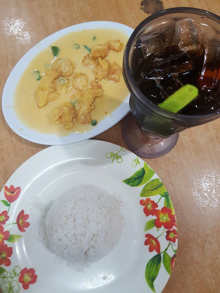 奶油鸡饭 Butter Milk Boneless Chicken Rice w/drinks rm$12.90 @ Gold Chili Seafood Restaurant USJ21
