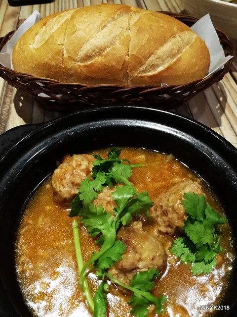 Bahn Mi with Meatball Stew