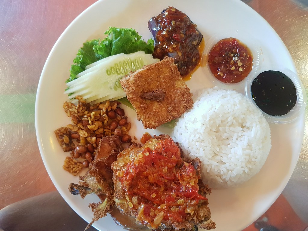 印尼炸鸡饭 Ayam Penyet rm$12 @ Ayam Penyet Surabaya USJ9