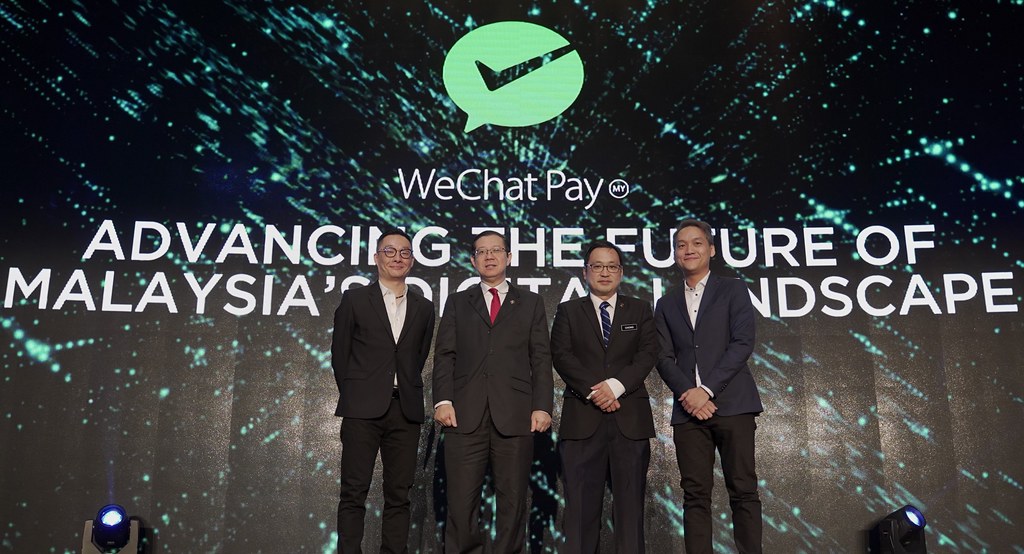 (From left) Poshu Yeung, Vice President, International Business Group at Tencent, YB Tuan Lim Guan Eng, Minister of Finance of Malaysia, YB Tuan Chong Chieng Jen, Deputy Minister of Domestic Trade and Consumer Affairs, and Jason Siew, CEO, WeChat Pay MY, launching the first ever WeChat Pay MY Conference “Advancing the Future of Malaysia Digital Landscape with WeChat Pay MY”.