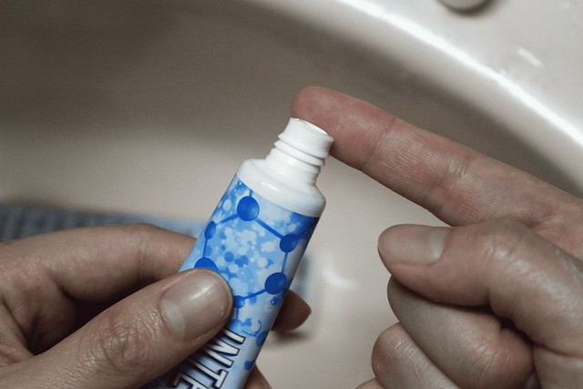 因特力淨酵素牙膏塗抹患處