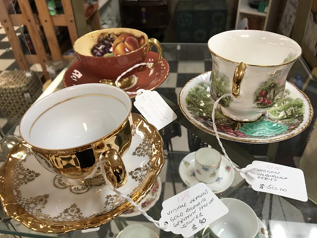 Antique Mall, golden tea set