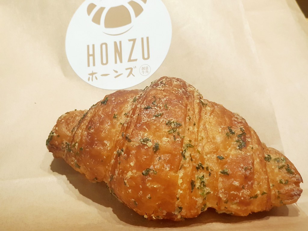 香蒜奶油 Garlic Cream Croissant rm$3.90 @ ホーンス Honzu at Aeon Big SS16