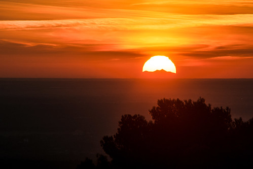 canigou lambesc chaînedescôtes sunset soleil bouchesdurhône provence provencealpescôtedazur pyrénéesorientales