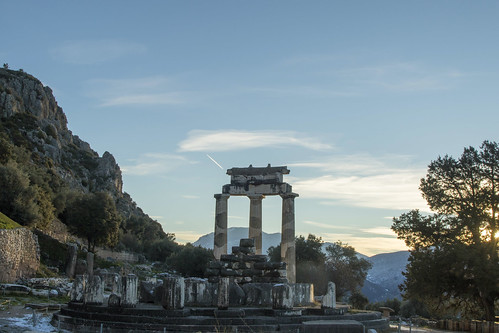 temple shrine delphi greece landscape landscapephotography sky sunrise horizon vista mountains mountain europe history architecture greekmythology religion travel travelphotography