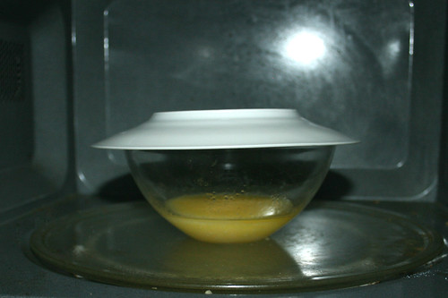 44 - Butter in Mikrowelle schmelzen / Melt butter in microwave